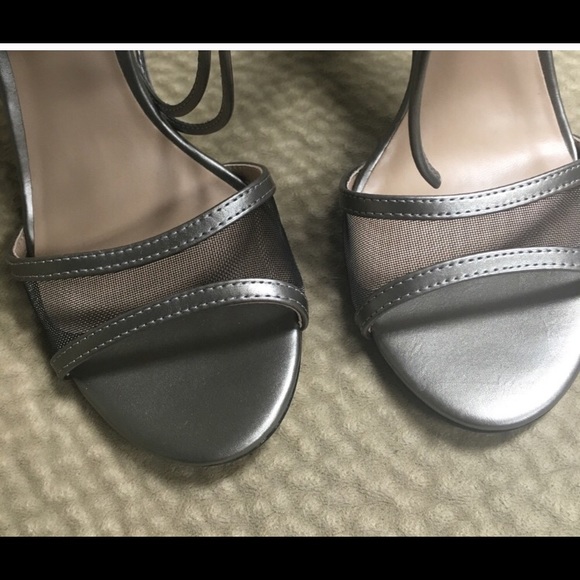 Bcbgmaxazria Metallic heels size 8 - Picture 6 of 8
